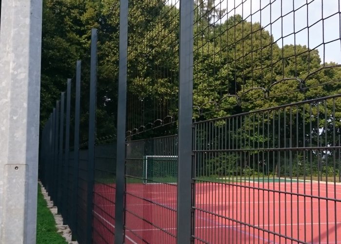 Ballfangzaun Gittermatte + Netz